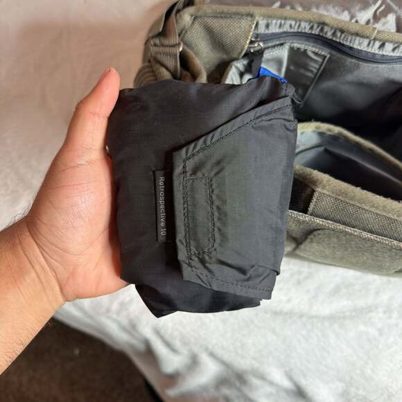 Think Tank Retrospective 10 Pinestone Cotton Canvas Camera Shoulder Bag - Picture 9 of 11